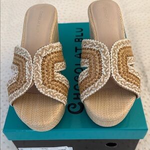 Chocolat Blu Women's Beige and Brown Woven Mules